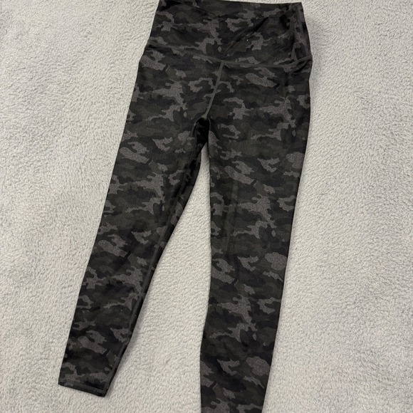 Fabletics Leggings Womens Small Black Gray Camo Powerhold High Waisted 7/8 Yoga - Picture 3 of 12